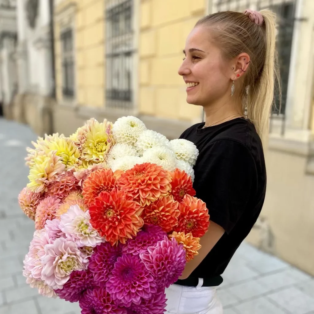 Dahlia bouquet, product image 6