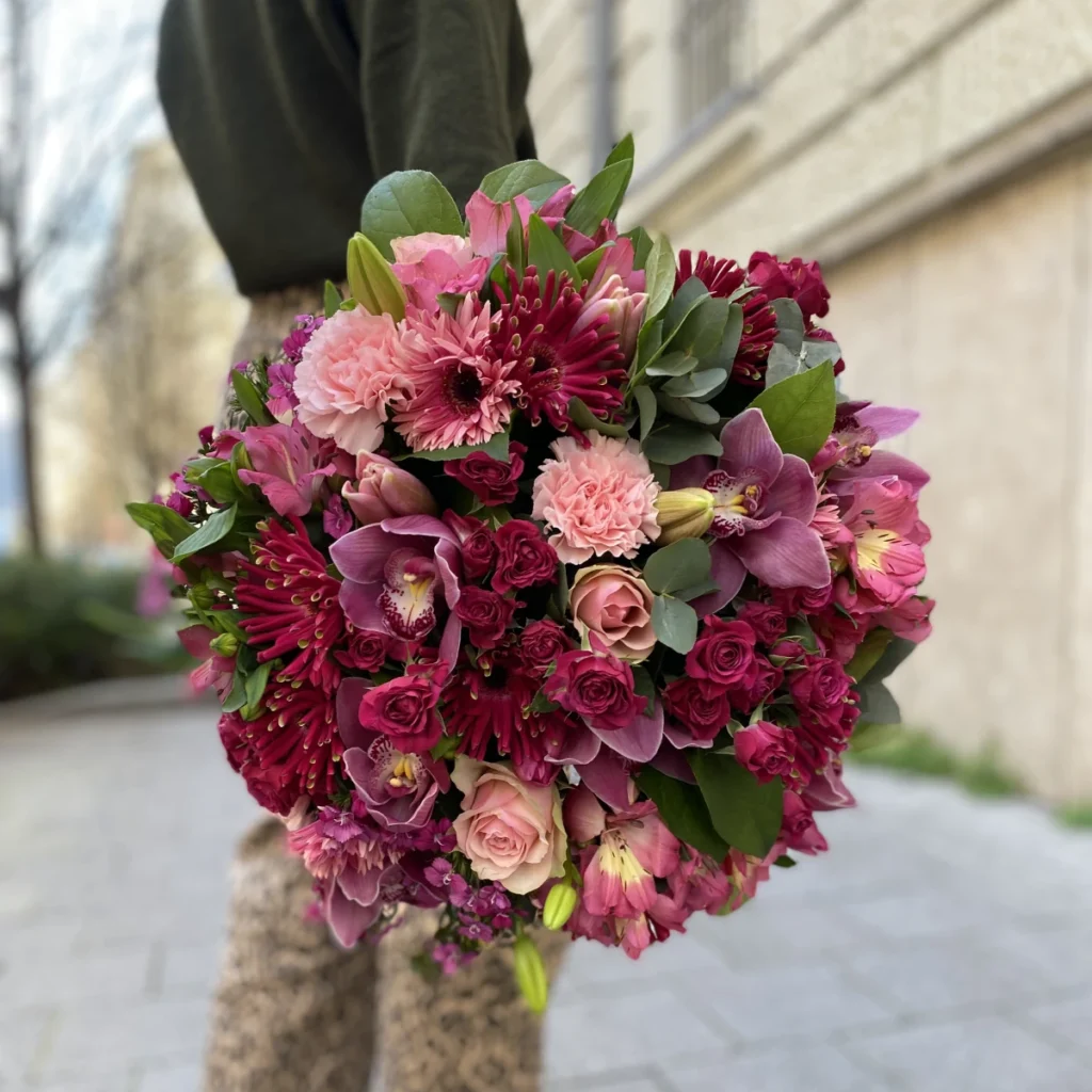 Assorted bouquet in shades of pink, product image 6