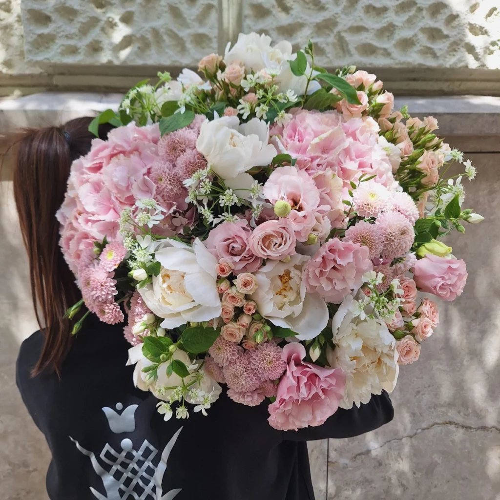 Pastel dream bouquet of mixed flowers, product image 4