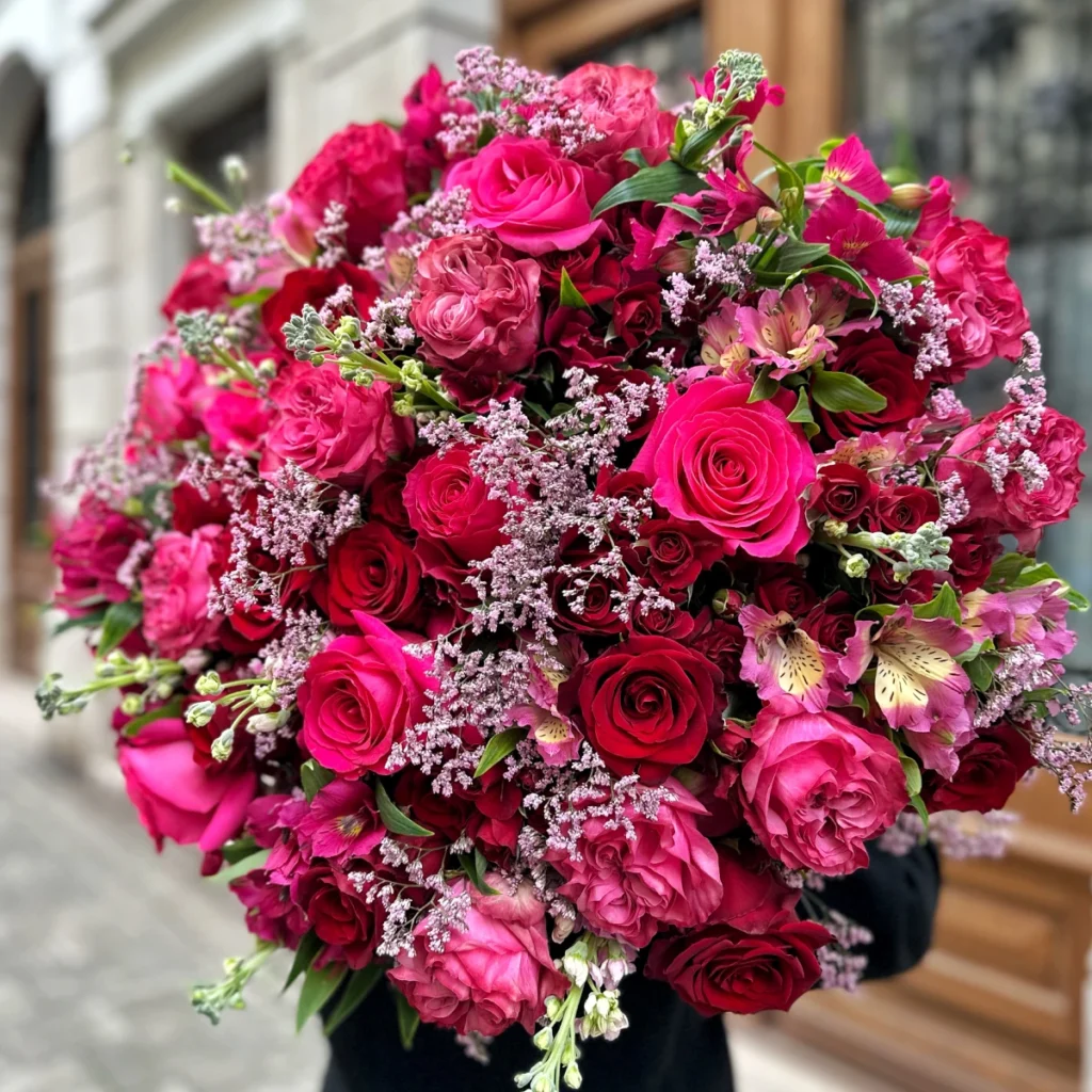 Assorted bouquet in shades of pink, product image 3