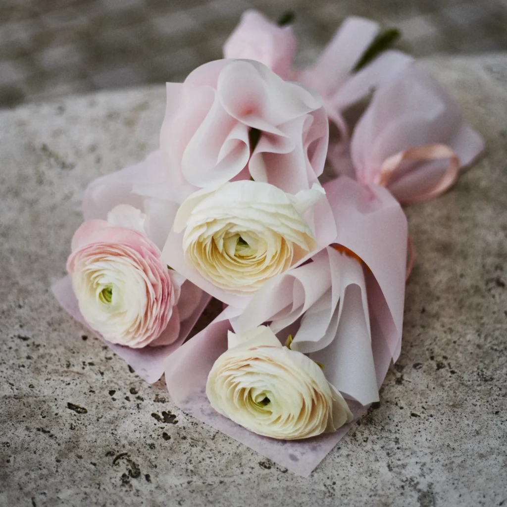 Egyszálas boglárka díszcsomagolásban, termékkép 2