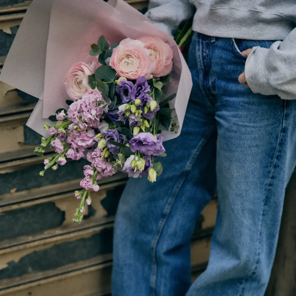 Graduation bouquet in purple and pink colors, featured image
